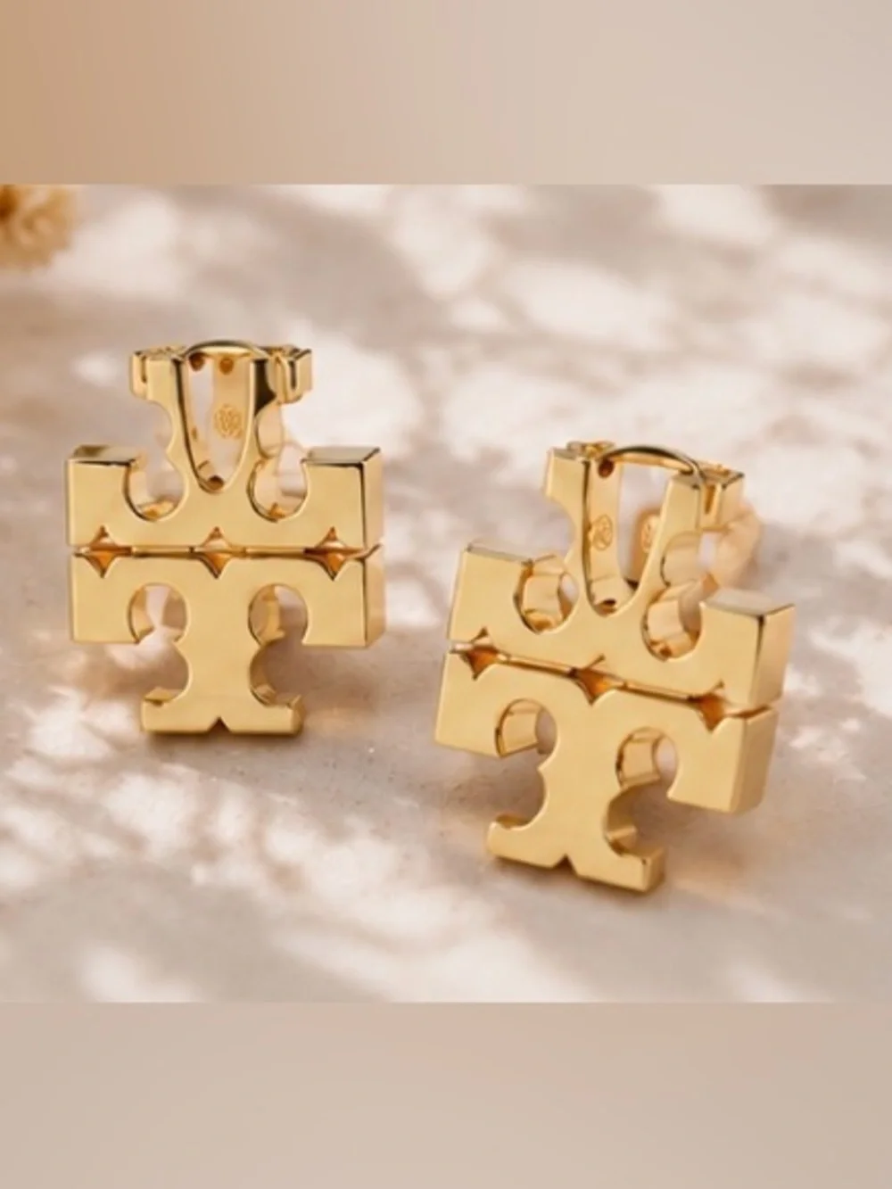 Tory Burch Classic Double T Logo Stud Earrings – 18K Gold-Plated 💛✨